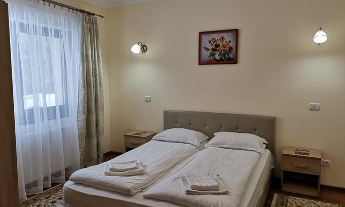 Fagaras House | Comfortable Stay at Fantanita Craiesei with Breakfast Included