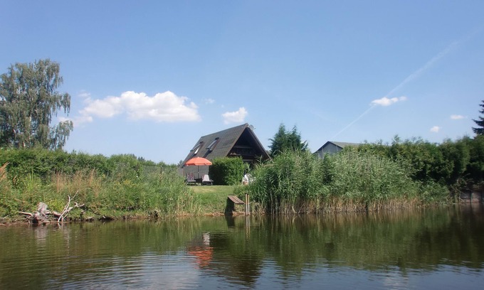 Brandenburg an der Havel House | Scenic Holiday Home on Beautiful Beetzsee with Pool