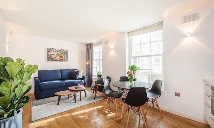 London City Centre Condo | Cozy 1 Bedroom Flat Steps from Leicester Square & West End
