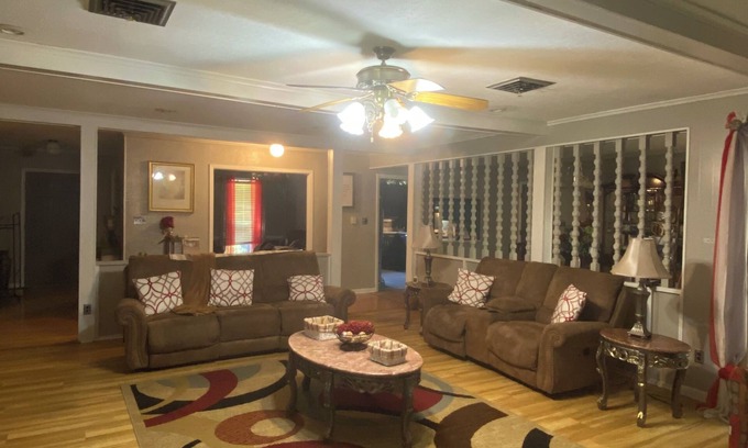 Tupelo House | Fantastic 3-bedroom house with AC in SaltillonCharming Southern Retreat –