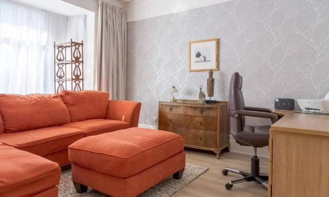 Acocks Green House | Ideal 5 Bedroom Retreat in Acocks Green for Large Groups