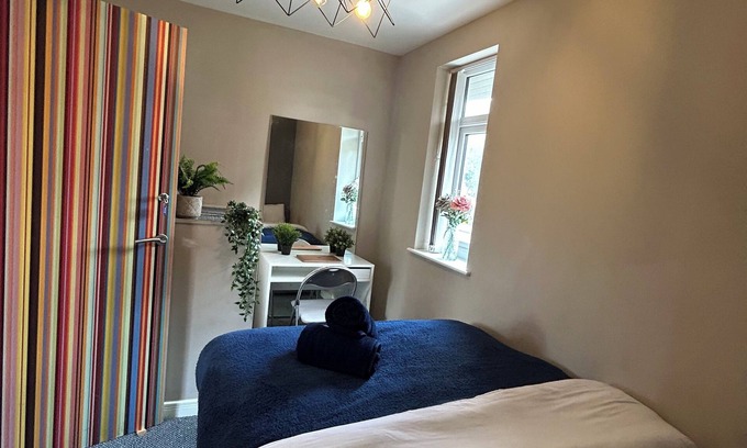 Hull House | Fantastic 5-bedroom house with WiFi in Kingston upon Hull