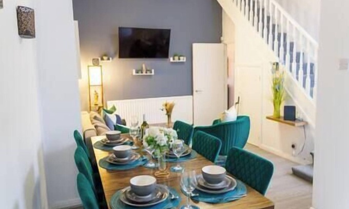 Sunderland House | Fantastic 6 Bedroom House!