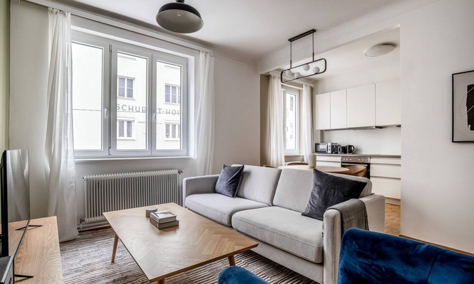 Himmelpfortgrund Apartment | Convenient Alsergrund 2BR with Elevator Near Dining & Tram