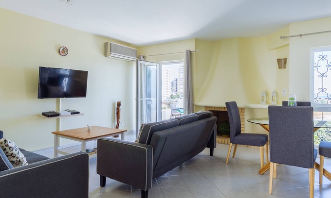 Armacao de Pera Condo | Seaside Retreat: 10/10 Rated Apartment with Ocean Access