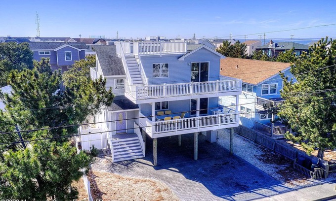 North Beach Haven House | Ideal Beach Block House with Heated Pool & Ocean Views