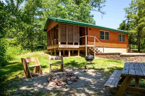 Equality House | Fantastic Cabin with Fireplace and Hot-tub in Herod, Illinois