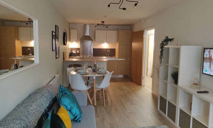 St George's Quarter Apartment | Prime Location 1 Bed Apartment with Breakfast & Kitchen