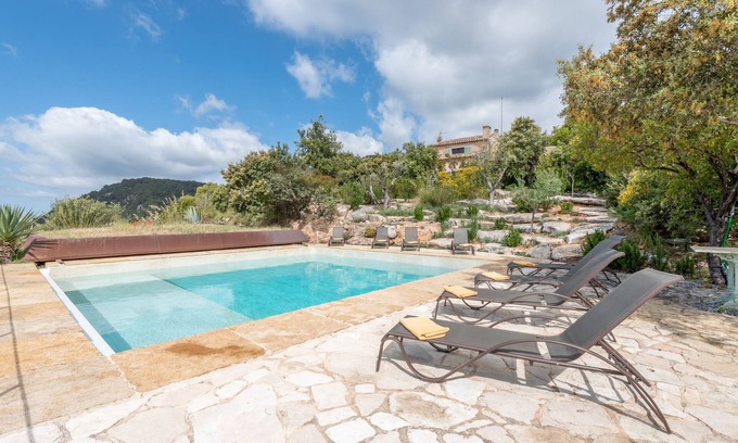 Urbanitzacio Es Verger Villa | Ideal Country House Retreat with Pool and Wi-Fi Access