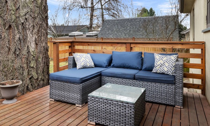 Woodstock House | Discover a Pet-Friendly Eastmoreland Gem Near Portland