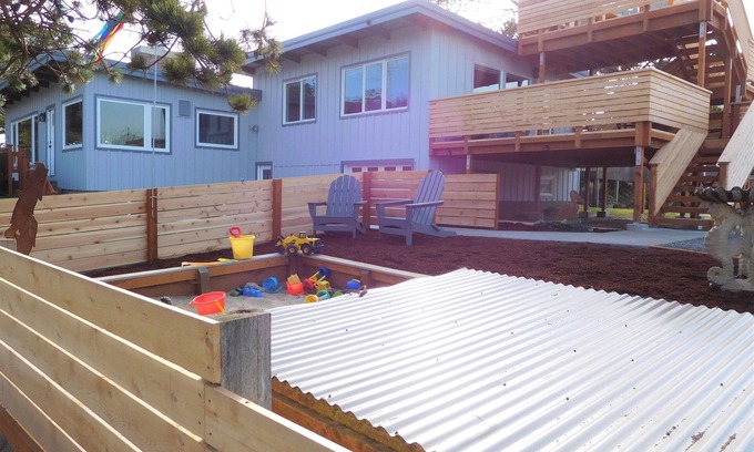 Gearhart House | Ideal Family Retreat with Ocean View Deck and Games