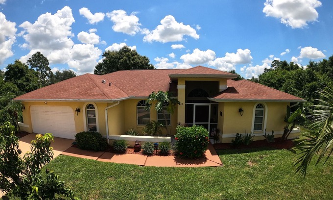 Eisenhower House | Beautiful Holiday Home with Pool in Fort Myers, Gulf Coast