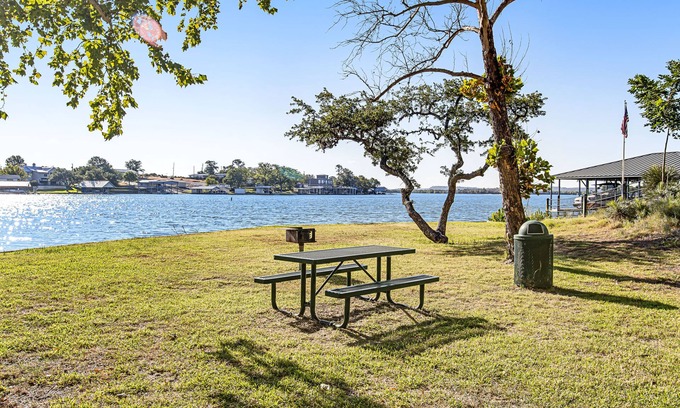 Granite Shoals House | Ideal Getaway by Lake LBJ with Hot Tub & Pool Access