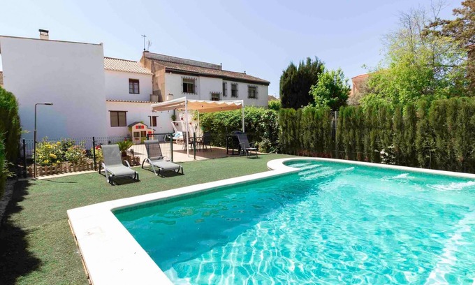 Durcal Cottage | Idyllic Retreat: House with Private Pool and Garden Oasis