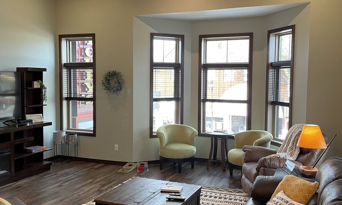 Wisconsin Dells Apartment | Prime Location in Downtown Wisconsin Dells with Spa & Breakfast