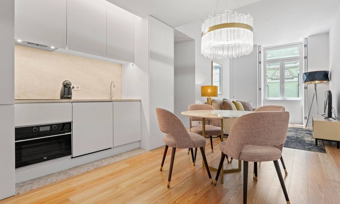 Santa Maria Maior Apartment | Prime Location 1 Bedroom - Be Our Guest with Great Amenities