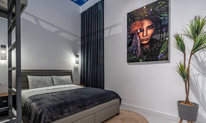 Poblats Maritims Apartment | Stylish Loft Studio with Spa and Hot Tub Amenities