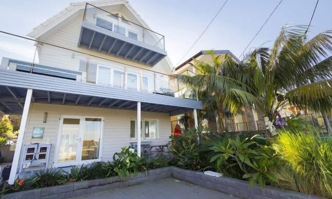 North Curl Curl House | Modern Beach House with Ocean Views & Private Pool - 9.8/10