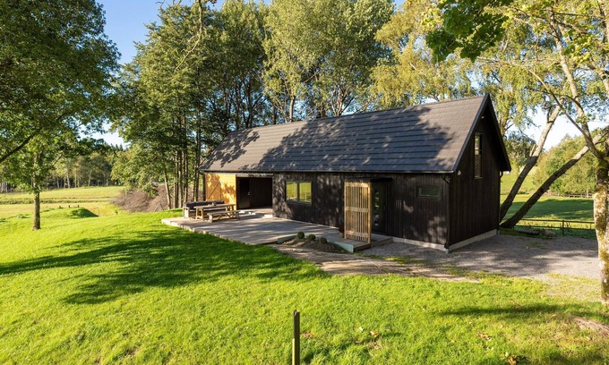 Vargarda Municipality House | Discover a Beautiful Barn Retreat with Spa and Hot Tub