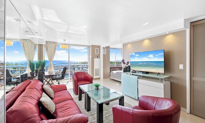 Waikiki Condo | Premier Ocean View Retreat Near Beach and Shopping