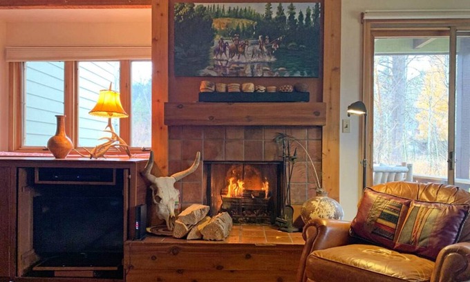 Moose Wilson Road Condo | Guest Rated 10/10: Cozy One-Bedroom Condo with Deck