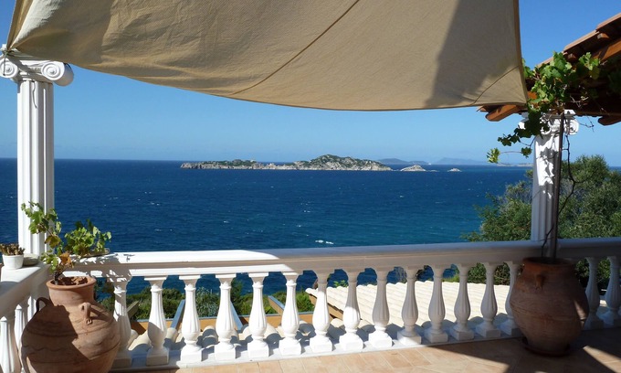 Afionas House | Idyllic Sea Access with Breathtaking Sunset Views