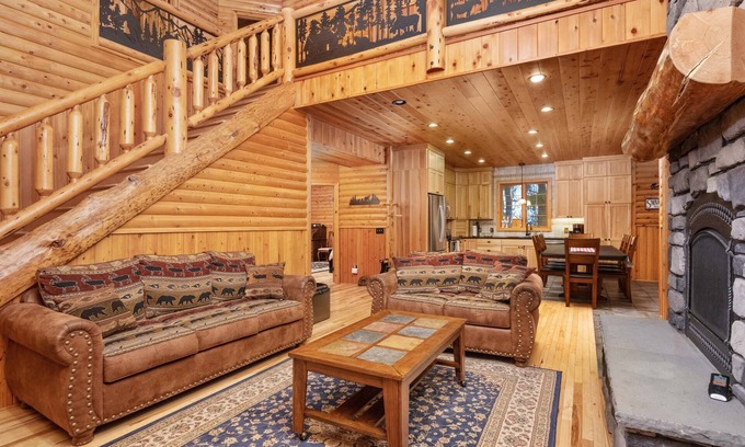 Parkdale House | Inviting Rustic Mountain Lodge with Game Room & Pet Friendly