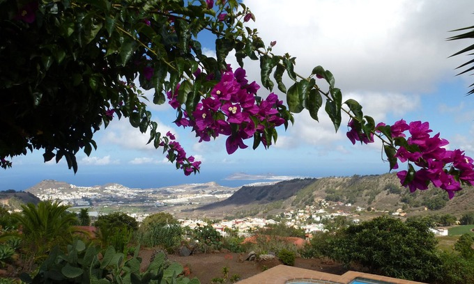 Los Portales Apartment | Inviting Sea View Retreat in Arucas with Wellness Options