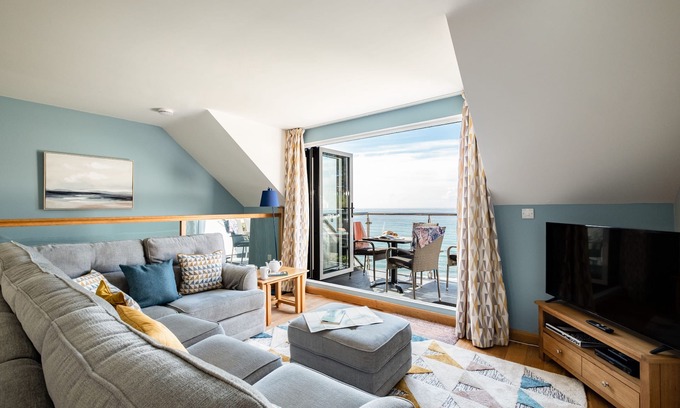Seaton Apartment | Idyllic Duplex Apartment with Breathtaking Sea Views