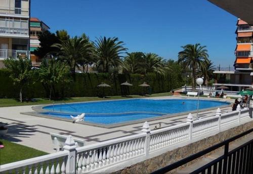 L'Albufereta Apartment | Seaside Apartment with Pool & Family-Friendly Amenities