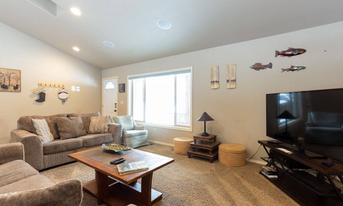 Three Rivers House | Charming Lodge Retreat with Hot Tub, Pet-Friendly & Trails