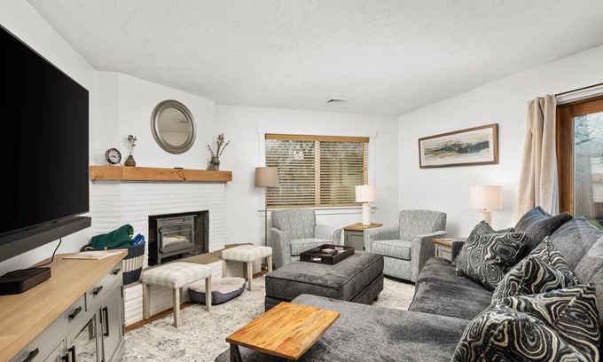 Coburg House | Prime Pet-Friendly Retreat with Hot Tub & Fenced Backyard