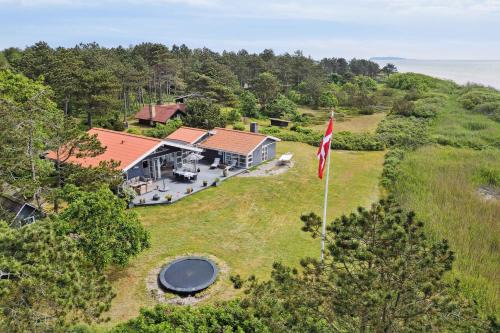 Øer Strand House | Cozy Summer House with Breathtaking Sea View
