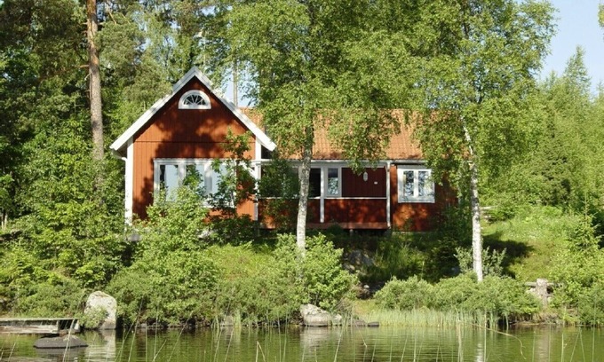 Vaxjo Municipality House | Idyllic Swedish House by the Lake with Pool & Ocean Views