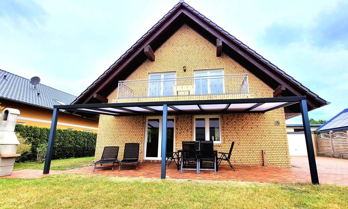Muritz Apartment | Idyllic Vacation Apartment with Lake View in Mecklenburg