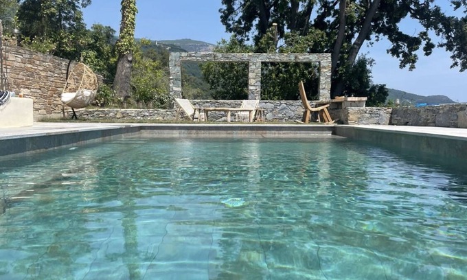Pozzo House | Unforgettable Views with Family-Friendly Amenities Await