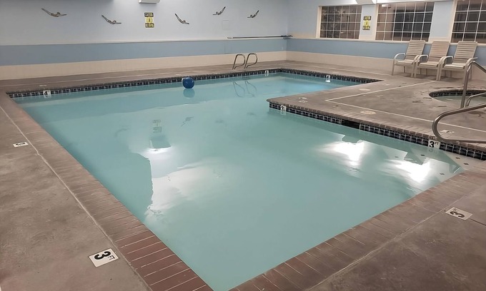 Pullman Hotel | Scenic Retreat at Pullman: Pool, Breakfast & Family-Friendly