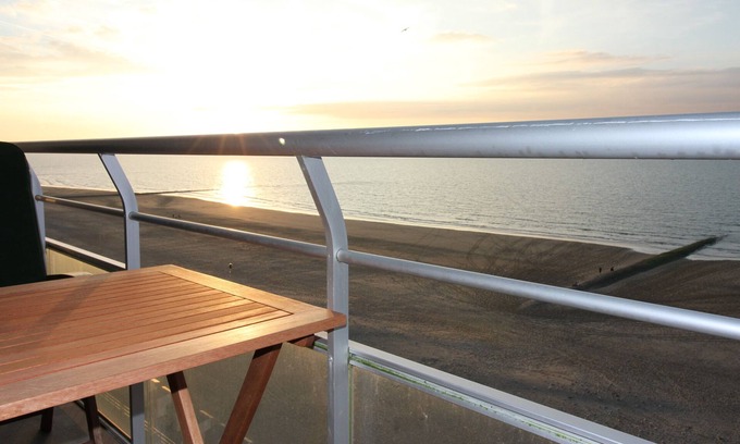 Westende Apartment | Elegant Apartment with Lake View and Large Balcony