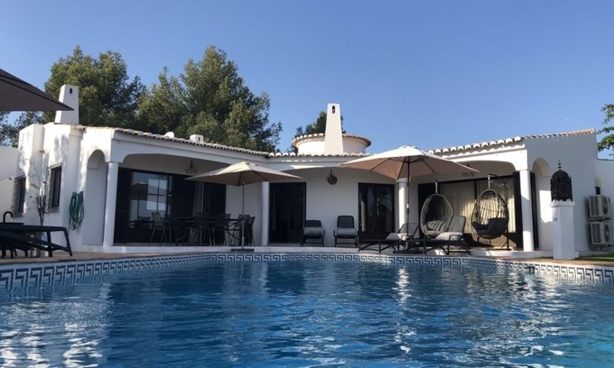 Sargacal Villa | Premier Villa with Pool & Tennis Court Near Lagos
