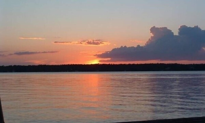Dunsford Cottage | Seaside Escape with Breathtaking Sunsets in Bobcaygeon