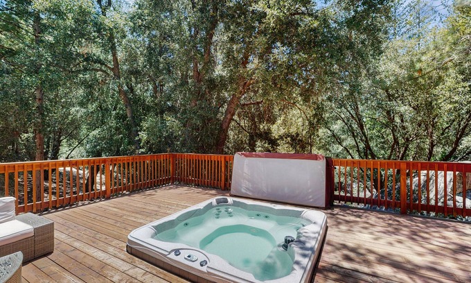 Idyllwild Cabin | Serene Wooded Retreat with Private Hot Tub & WiFi