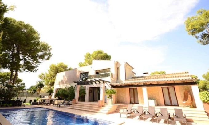 Torrenova House | Inviting Retreat Near the Beach with Pool and Terrace