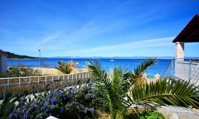 Stomorska Apartment | Beautiful Oceanfront Apartment with Balcony & Pool Access