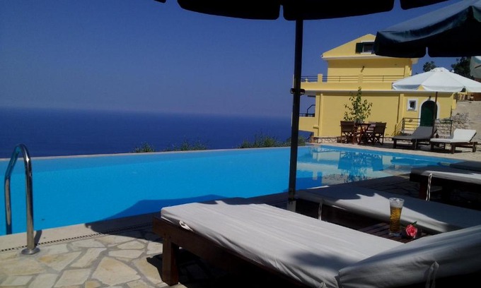 Kalamitsi Apartment | Experience Oceanfront Comfort at Fantastico Studios