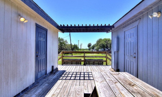 Aransas Pass House | Cozy Fantasy Oaks Lodge 4 Bedroom Home with Kitchen & Dining