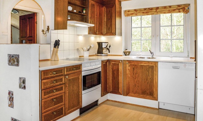 Tim House | Discover a Cozy Oceanfront Cottage for Up to Six Guests