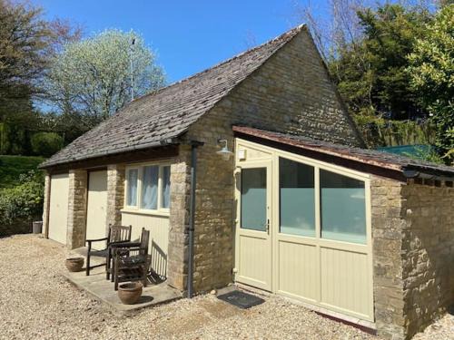 Wyck Rissington Apartment | Pet-Friendly Retreat at Far Hill Studio - Rated 8/10