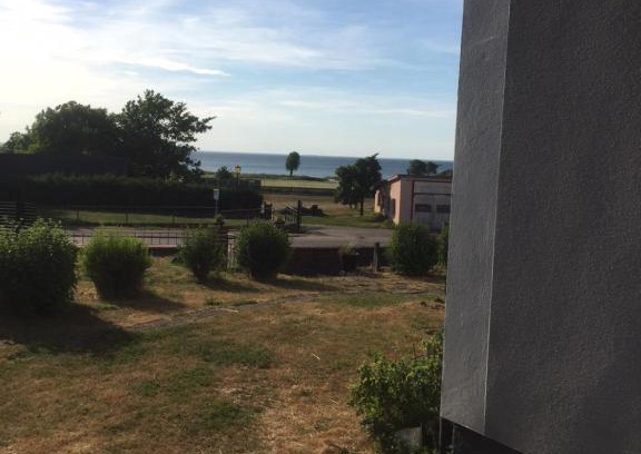 Kopingsvik Apartment | Cozy Farbror Alfreds Sjöutsikt with Oceanfront Views