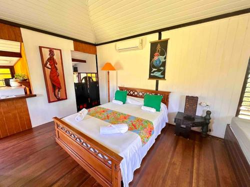 Moorea-Maiao House | Fare Mahana - Beachfront Oasis with Tahiti Views