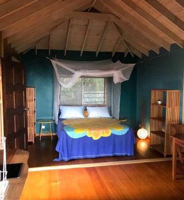 Moorea-Maiao Ski Chalet | Family-Friendly Fare Manuhiti: Rated 9/10 & Pet Welcome!